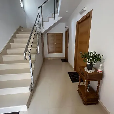 Maria De Lucia - Piso A Apartamento *